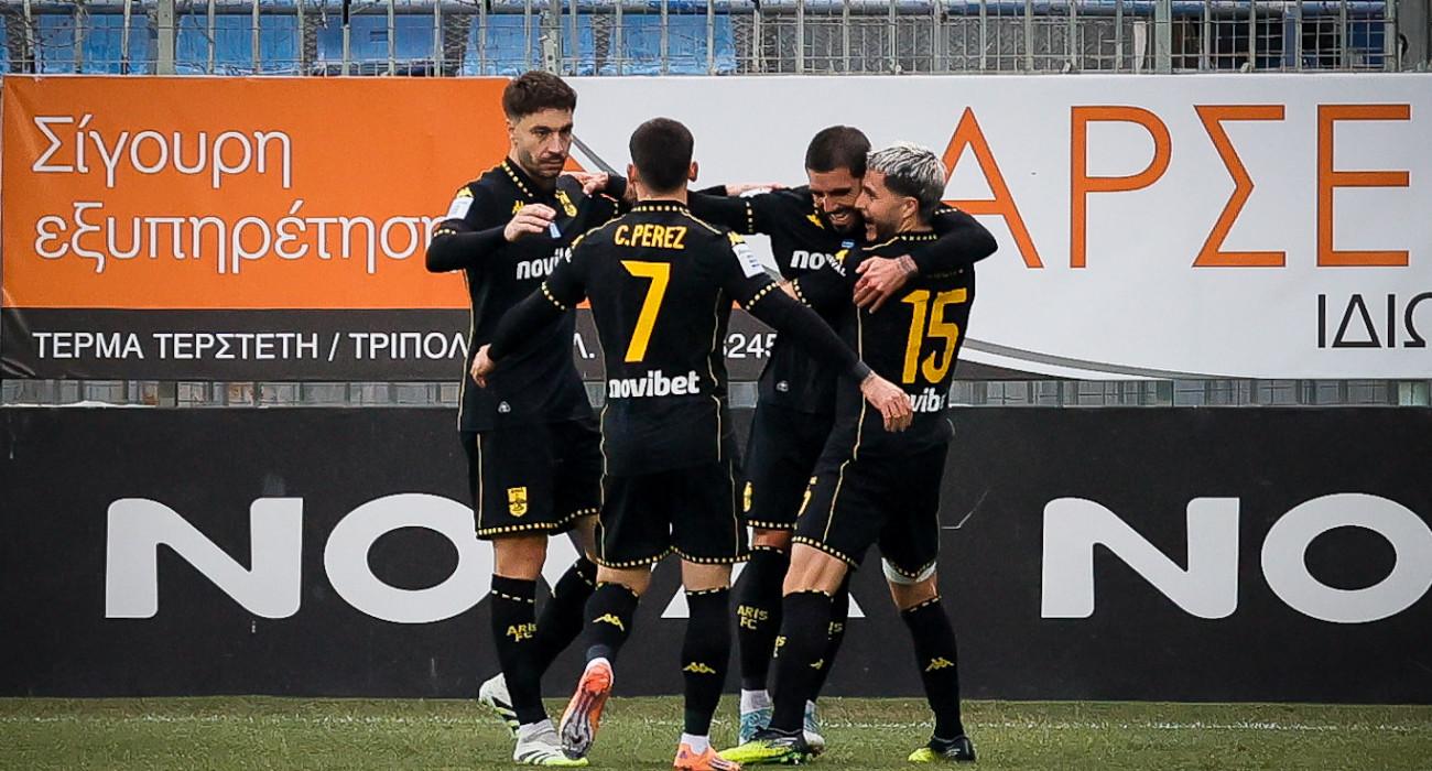 Οι παίκτες του Αρη πανηγυρίζουν το διπλό στην Τρίπολη/Πηγή: Eurokinissi