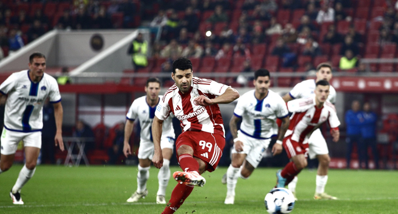 Ο Μέχντι Ταρέμι στην εκτέλεση του πέναλτι / Πηγή: Eurokinissi