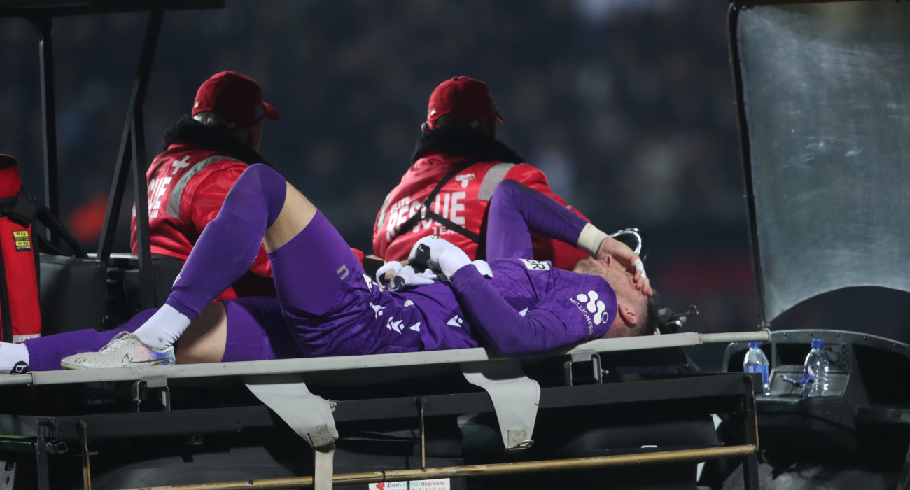 Ο Γίρι Παβλένκα αποχωρεί με φορείο από την Τούμπα, Πηγή: Eurokinissi