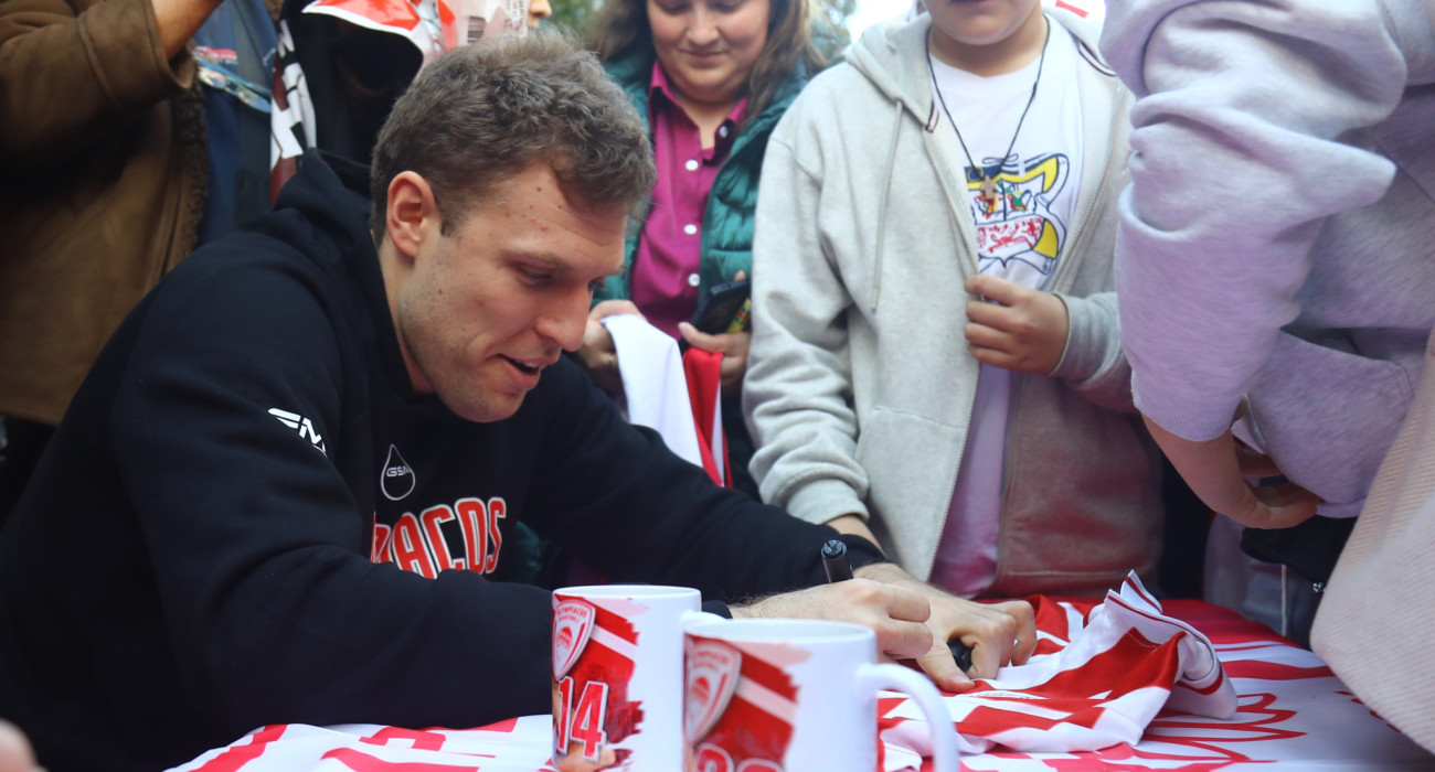 Ο Σάσα Βεζένκοφ στην εορταστική εκδήλωση του Ολυμπιακού, Πηγή: Eurokinissi