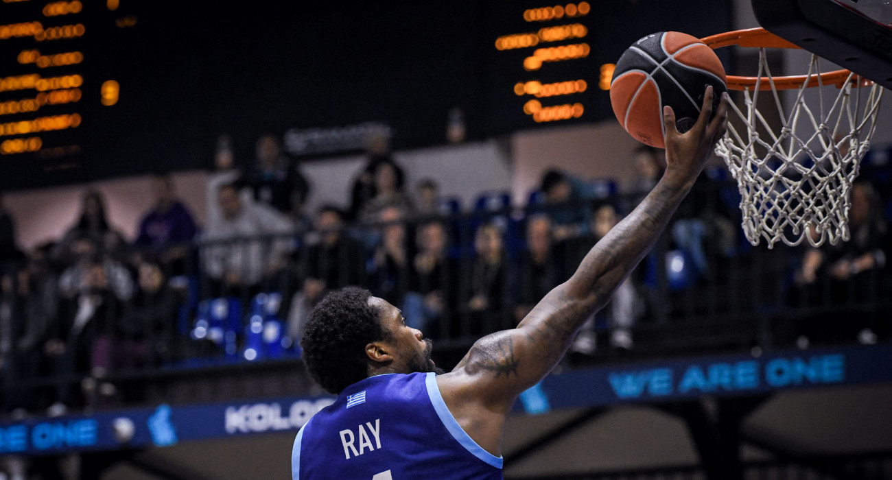 Ο Ρέι με τη φανέλα της Μυκόνου, Πηγή: Eurokinissi