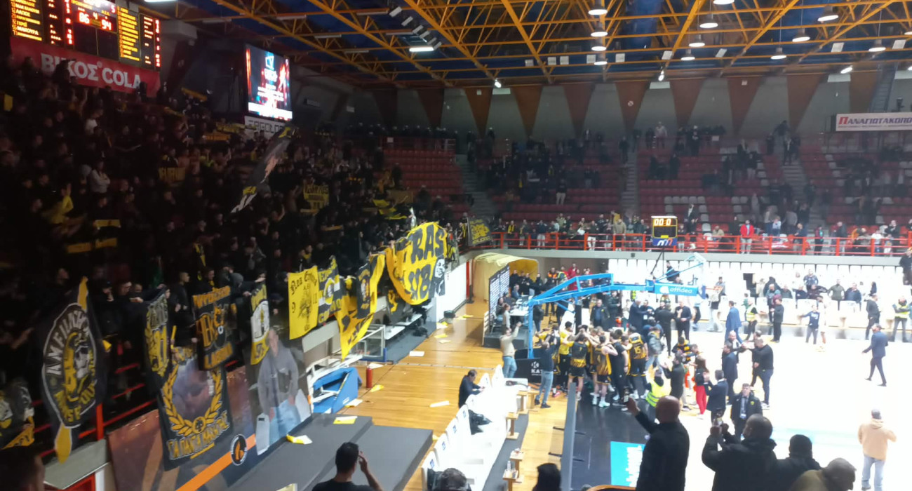 Έγιναν... ένα ομάδα και κόσμος μετά τη νίκη της ΑΕΚ στην Πάτρα (video)