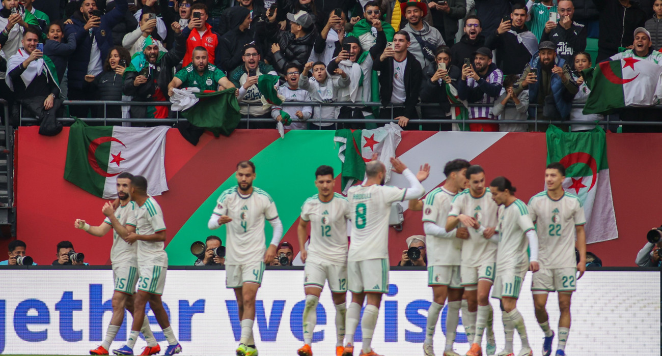 Οι ποδοσφαιριστές της Αλγερίας πανηγυρίζουν / Πηγή: Intime