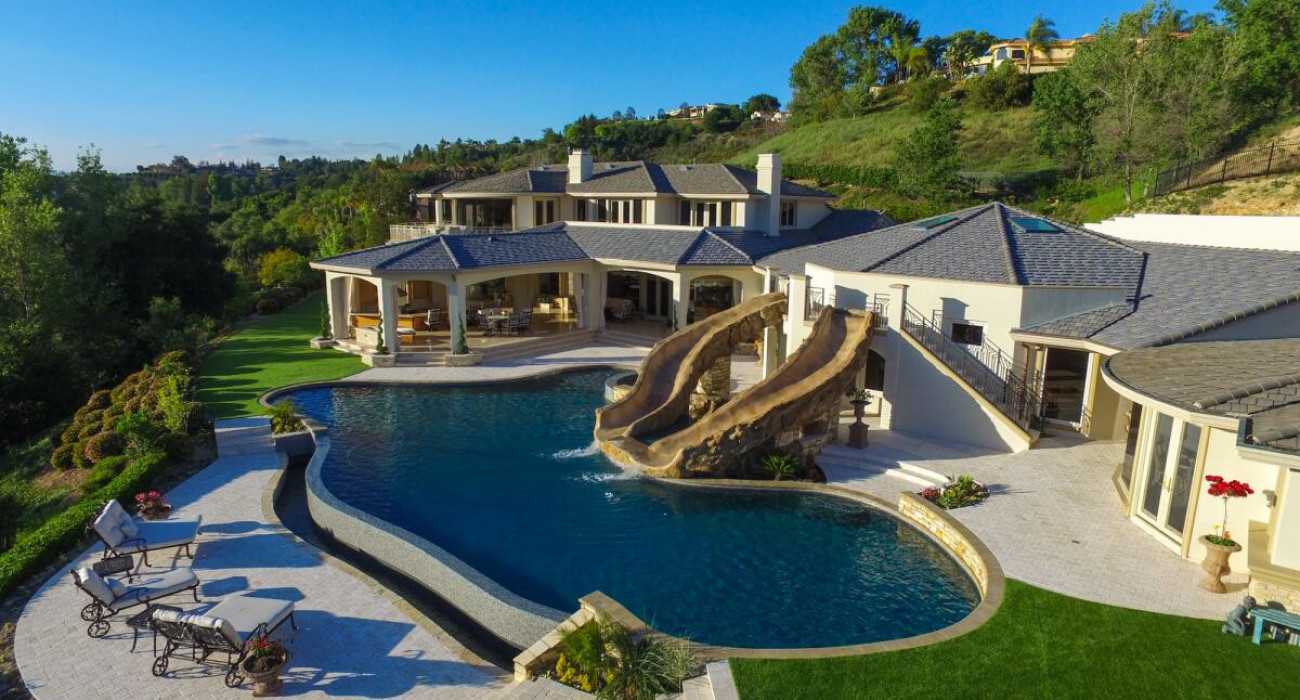 To σπίτι του Άντονι Ντέιβις στο Λ.Α. που το πουλάει για 39,9 εκατομμύρια δολάρια