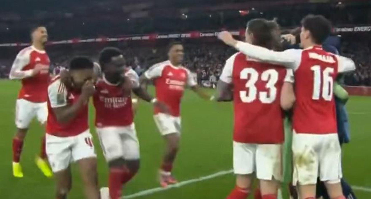 Οι παίκτες της Άρσεναλ πανηγυρίζουν την πρόκριση / Screenshot
