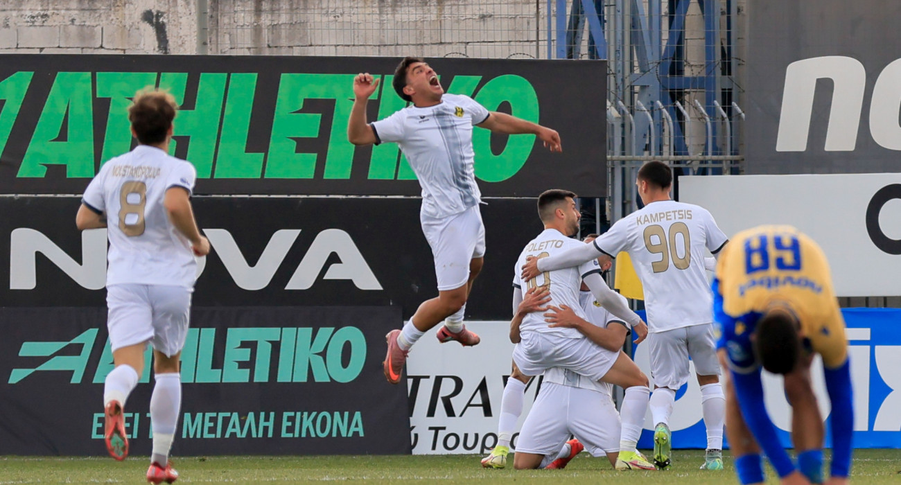 Οι ποδοσφαιριστές της Αναγέννησης Καρδίτσας πανηγυρίζουν / Πηγή: eurokinissi