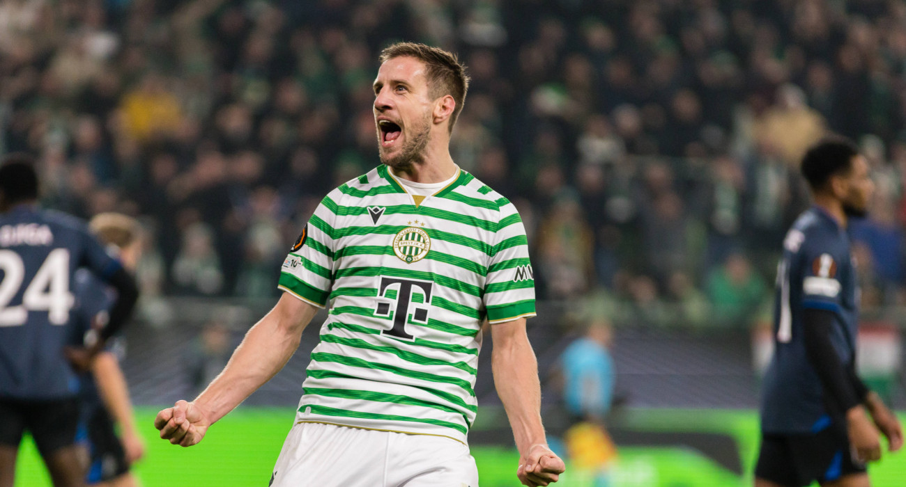 Ο Μπαρνάμπας Βάργκα πανηγυρίζει με τη φανέλα της Φερεντσβάρος / Πηγή: Imago