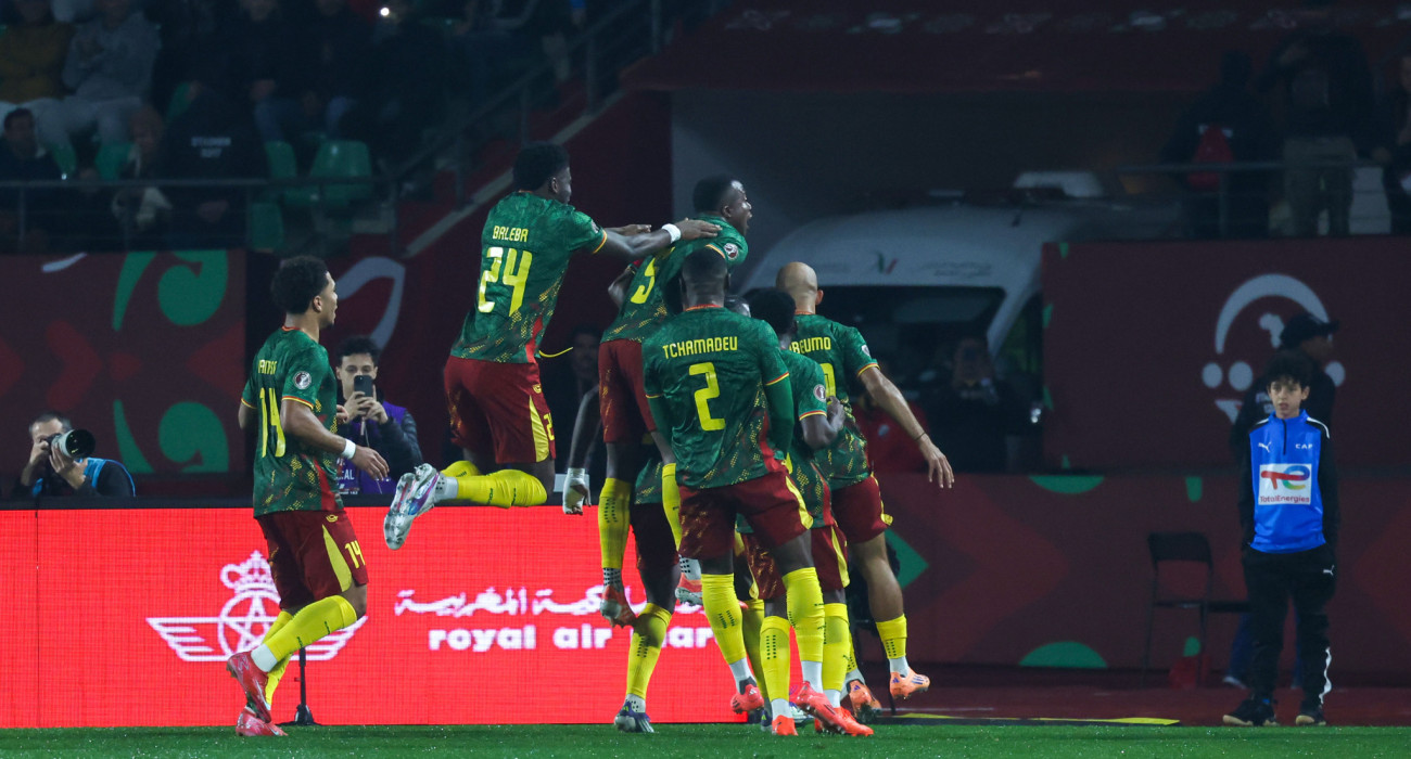 Οι ποδοσφαιριστές της Καμερούν πανηγυρίζουν / Πηγή: Getty