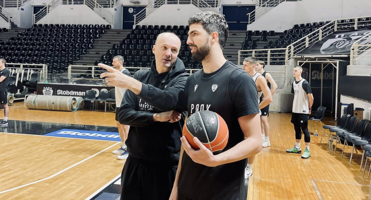 Η πρώτη εμφάνιση του Νίκου Χουγκαζ στην προπόνηση του ΠΑΟΚ / πηγή: Facebook/PAOKBC