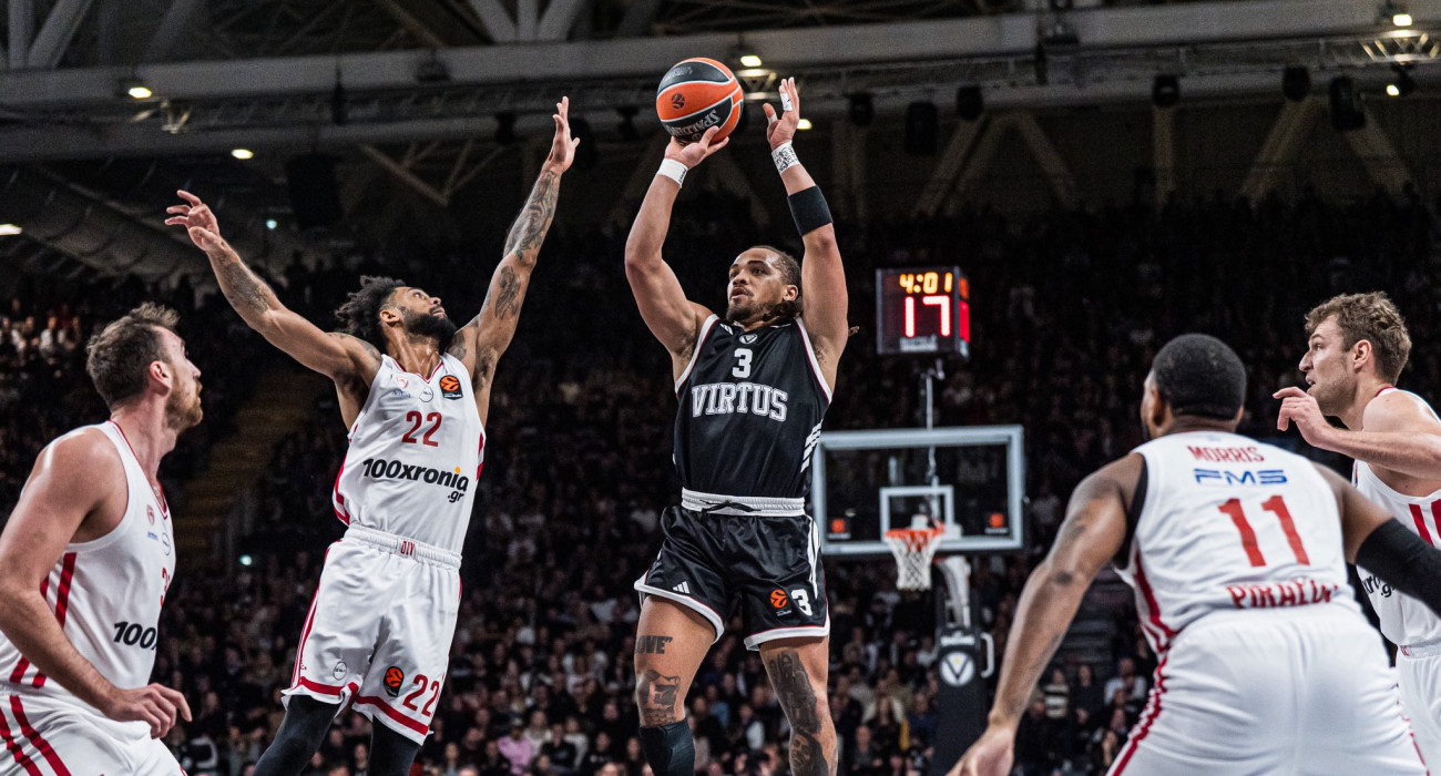 Διάστρεμμα ο Κάρσεν Έντουαρντς μετά το παιχνίδι με τον Ολυμπιακό