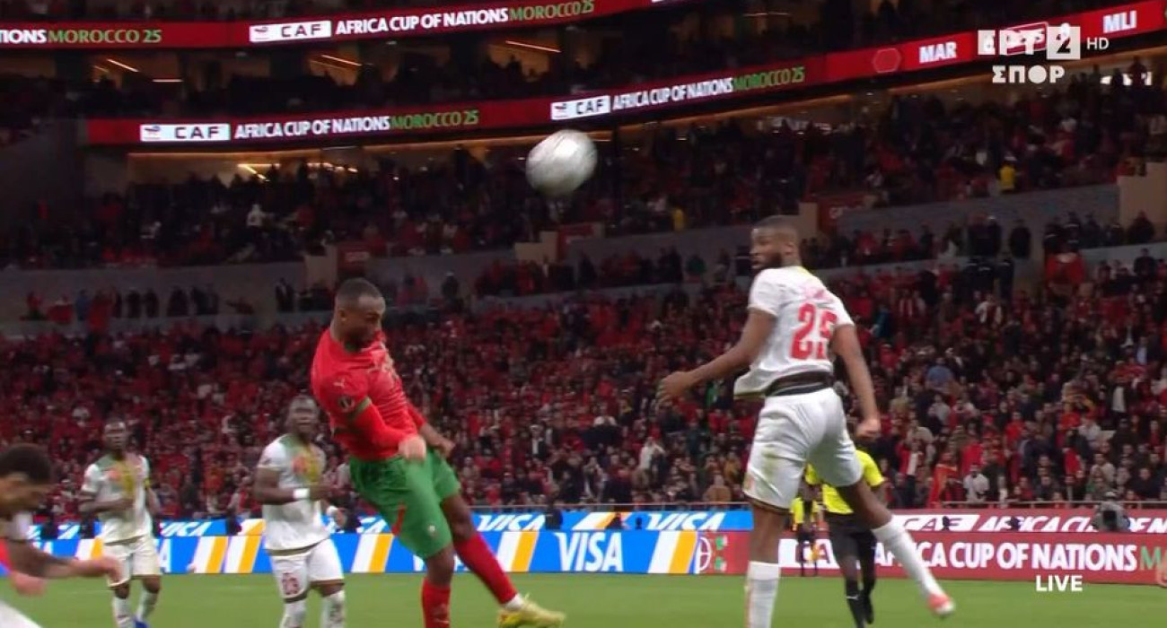 O Αγιούμπ Ελ Κααμπί απειλεί με κεφαλιά για το Μαρόκο / Screenshot