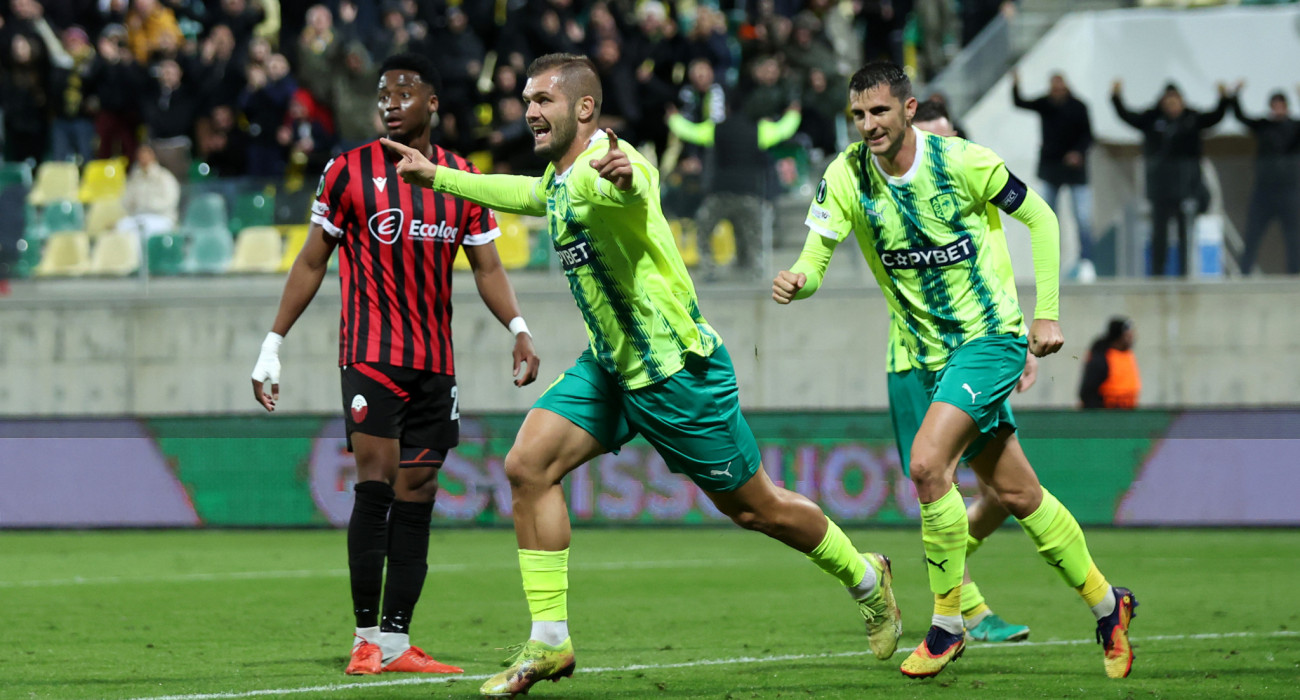 Ο Κάρολ Ανγκιέλσκι πανηγυρίζει το νικητήριο γκολ της ΑΕΚ Λάρνακας / Πηγή: Lewis Storey - UEFA / UEFA via Getty Images