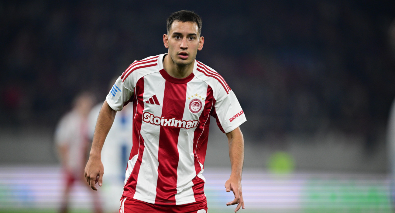 O Σαντιάγο Έσε με τον Ολυμπιακό / Πηγή: Eurokinissi