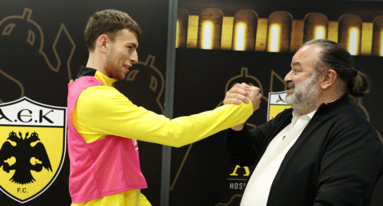 Ο Μάρτιν Γκεοργίεφ με τον πρόεδρο της ΑΕΚ Μάριο Ηλιόπουλο / Πηγή: aekfc