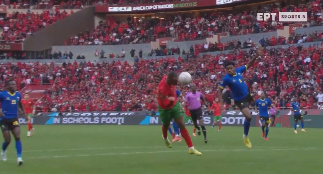Ο Αγιούμπ Ελ Κααμπί απειλεί με κεφαλιά στο Μαρόκο-Τανζανία / Screenshot