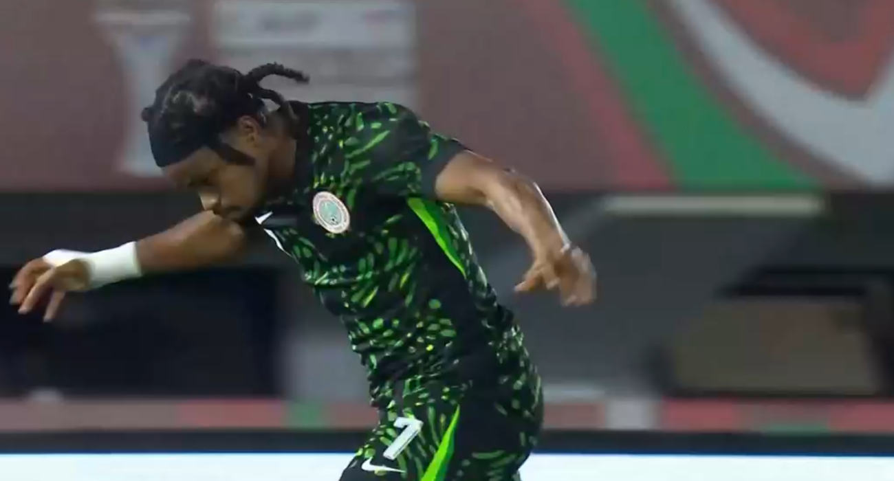 Ο Αντεμόλα Λούκμαν / Screenshot