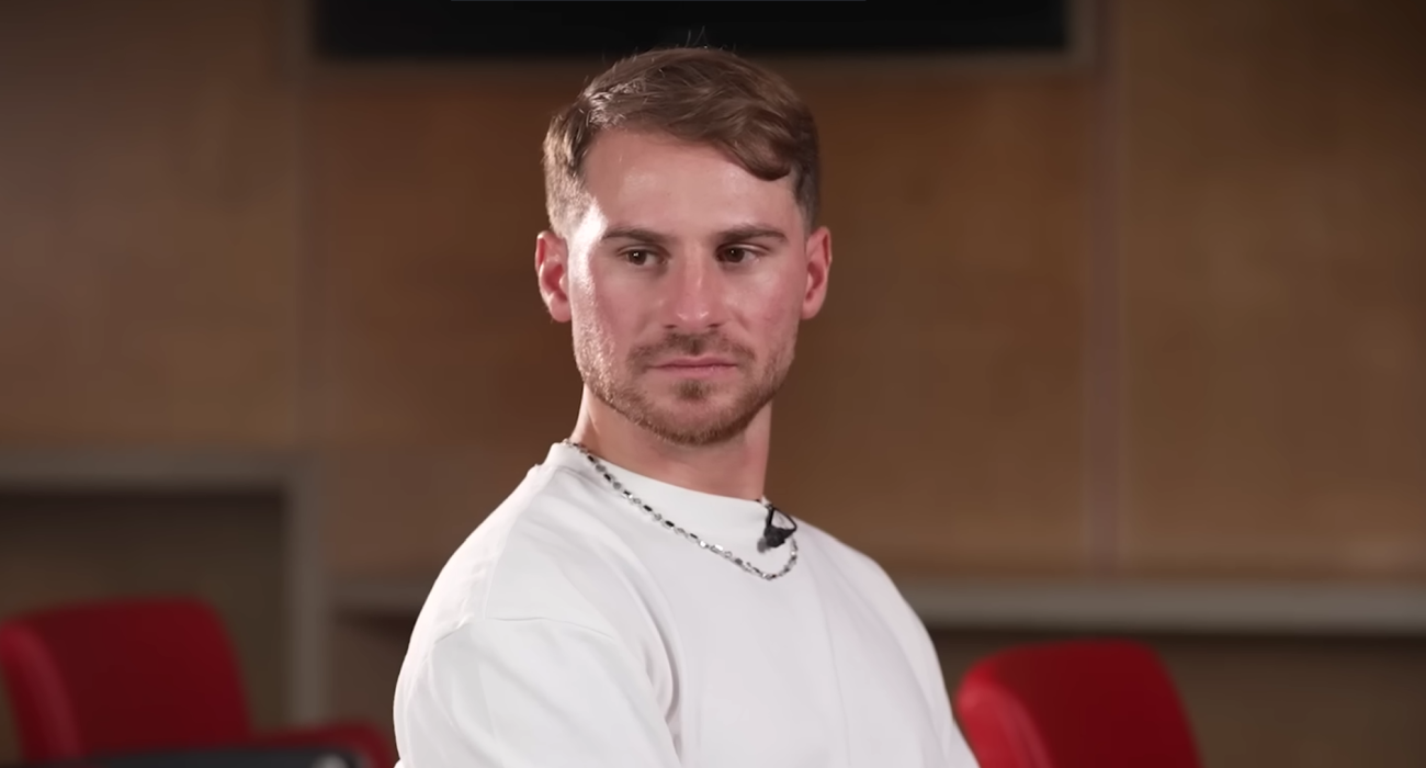 Ο μέσος της Λίβερπουλ, Αλέξις ΜακΆλιστερ / Screenshot