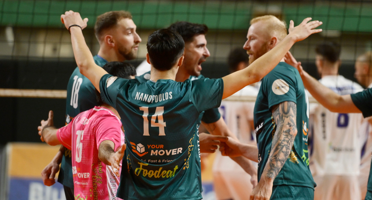 Πανηγυρική φάση με τους παίκτες του Μίλωνα / Πηγή: Intime