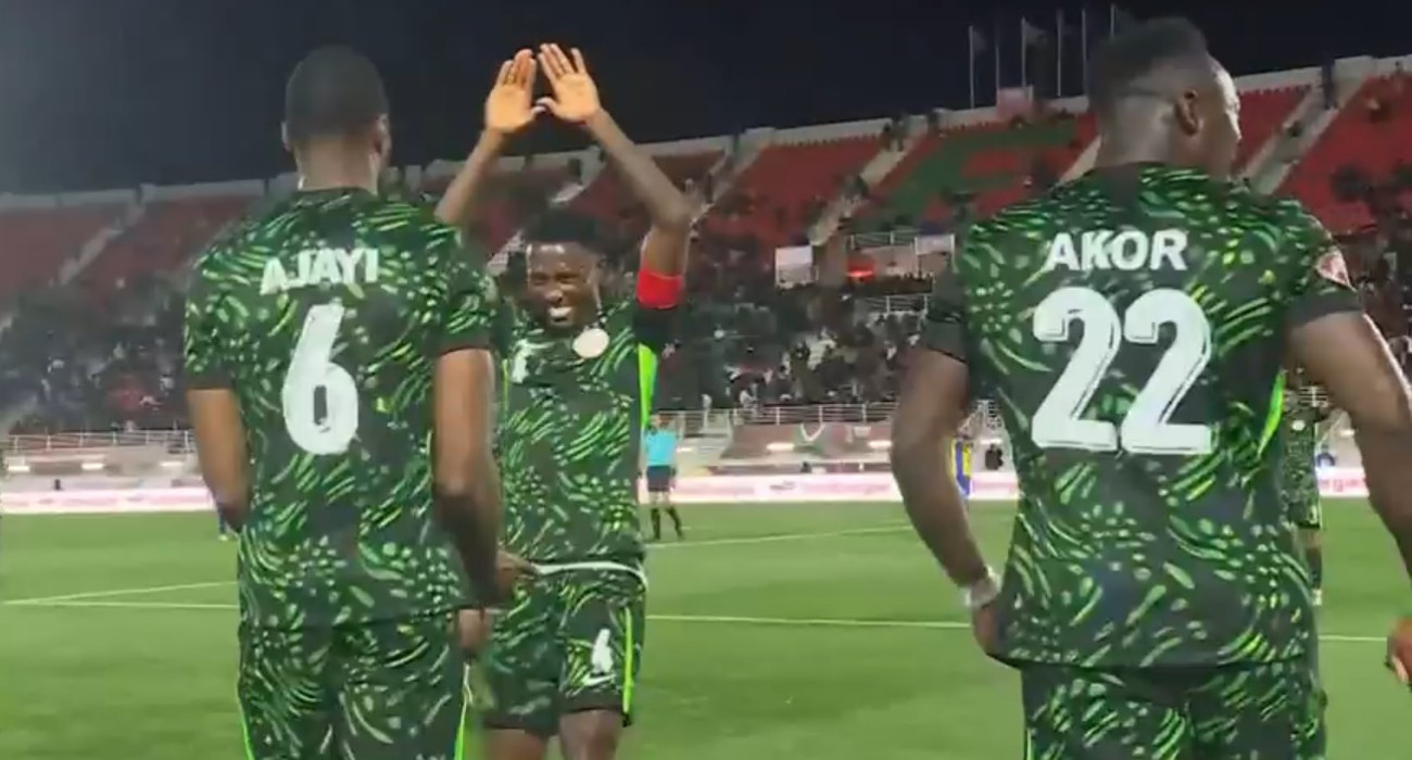 Οι ποδοσφαιριστές της Νιγηρίας πανηγυρίζουν / screenshot