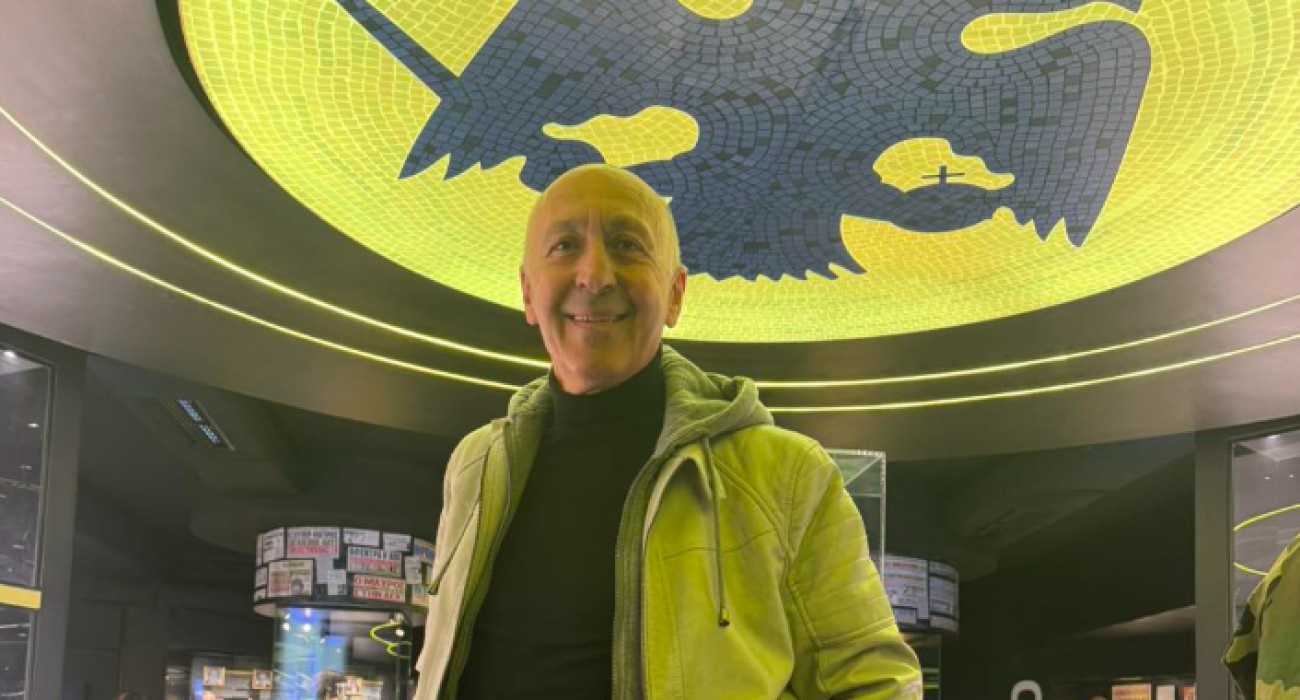 Ο Παύλος Ορκόπουλος στο Μουσείο Ιστορίας της ΑΕΚ / Πηγή: AEK FC History Museum