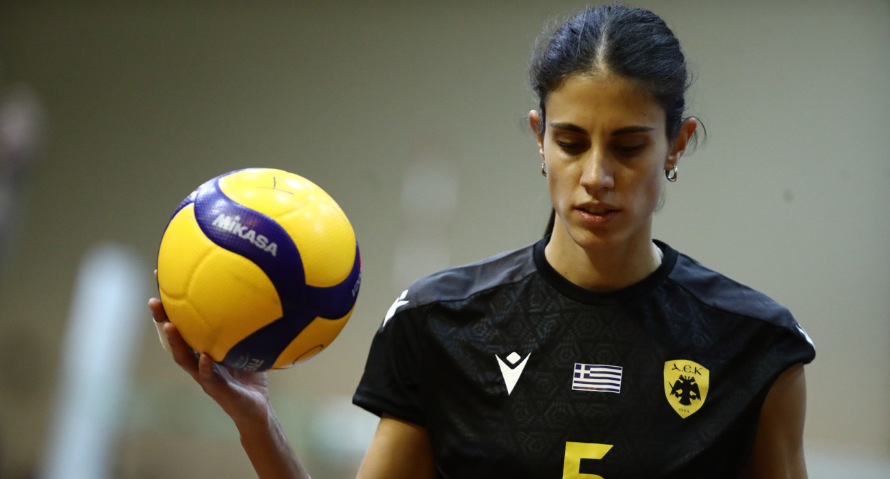 Η Ιωάννα Πολυνοπούλου με την φανέλα της ΑΕΚ / Πηγή: Eurokinissi