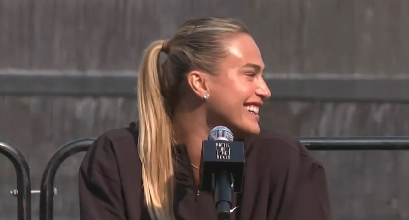 Η Αρίνα Σαμπαλένκα στη Συνέντευξη Τύπου πριν την «Μάχη των Φύλων» / Screenshot