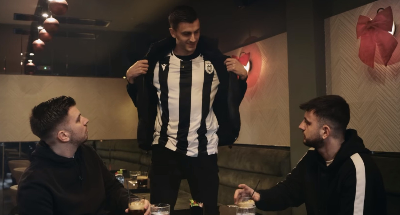 Ο Γερεμέγιεφ... αποκαλύπτεται στους φίλους του ΠΑΟΚ που πίνουν καφεδάκι στη Θεσσαλονίκη / Screenshot