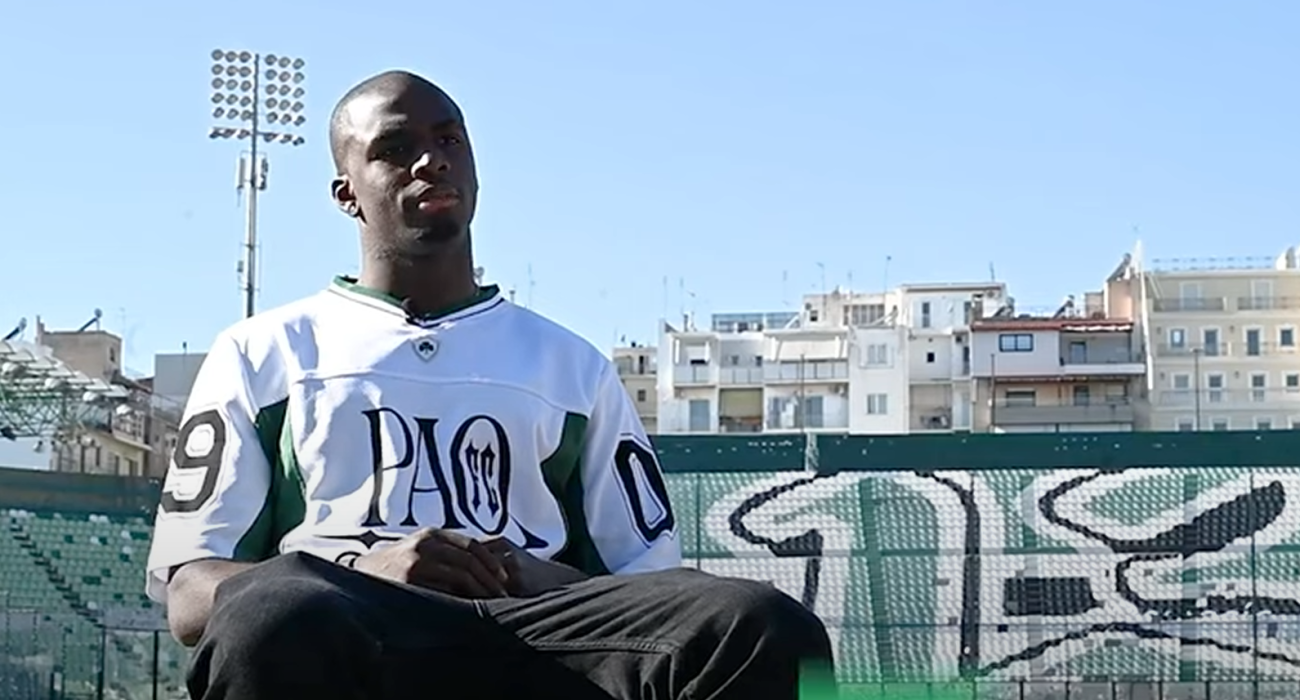 Ο Ανδρέας Τεττέη μέσα στην Λεωφόρο / Screenshot