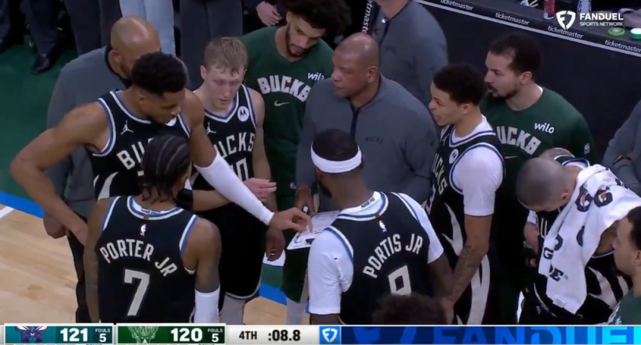 Ο Γιάννης Αντετοκούνμπο δίνει οδηγίες στον Κέβιν Πόρτερ Τζούνιορ/printscreen