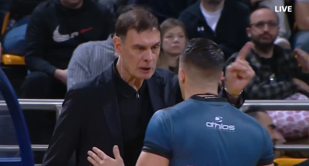 Ο Γουόκαπ ξεκίνησε δυναμικά κόντρα στον Άρη, έπειτα πήρε τεχνική ποινή κι ο Μπαρτζώκας έγινε έξαλλος (videos)