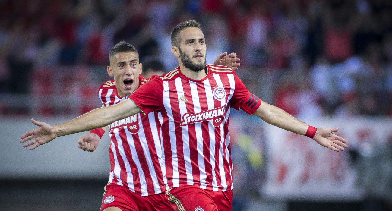 Κώστας Τσιμίκας και Κώστας Φορτούνης σε αγώνα του Ολυμπιακού / Πηγή: Eurokinissi