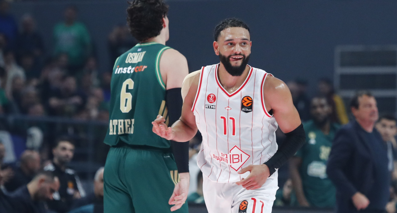 Ο Τάιλερ Ένις με τη Χάποελ Τελ Αβίβ, Πηγή: Eurokinissi