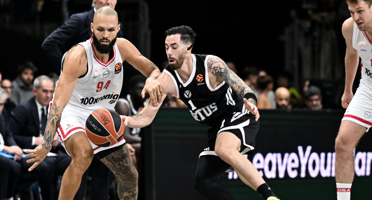 Ο Λούκα Βιλντόζα με την φανέλα της Βίρτους μαζί με τον Εβάν Φουρνιέ / πηγή: Eurokinissi