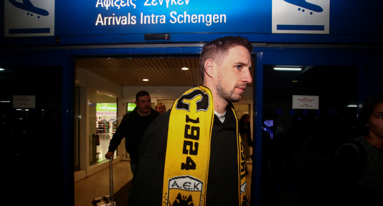 Ο Μπαρνάμπας Βάργκα στην Αθήνα για την ΑΕΚ / Πηγή: Eurokinissi