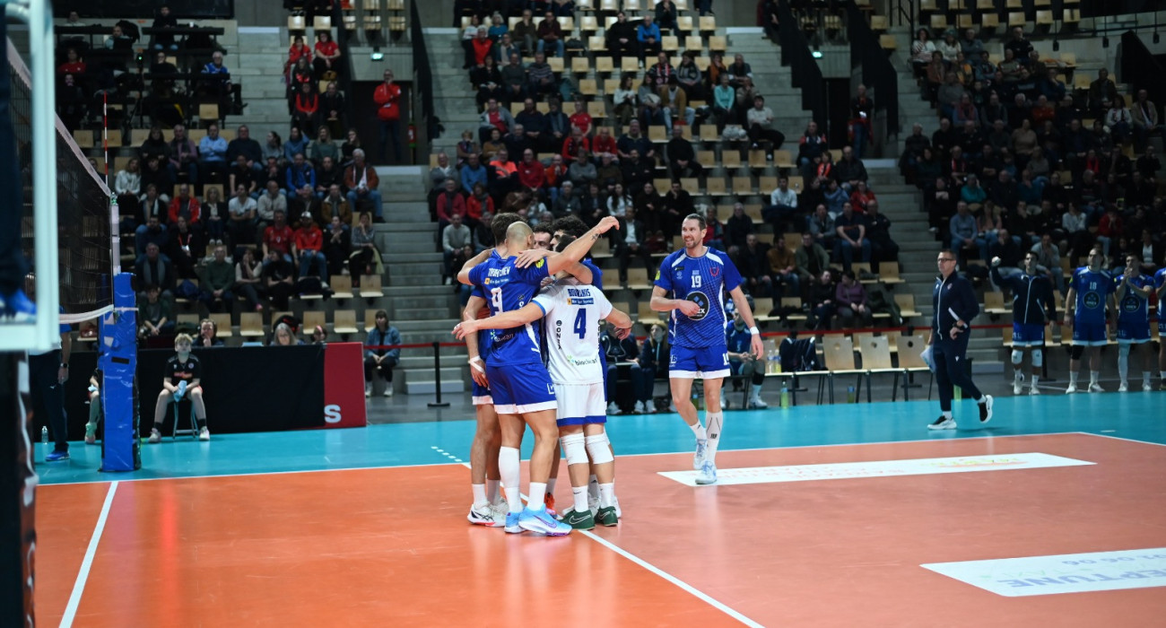 Οι παίκτες του Φοίνικα Σύρου στη Γαλλία