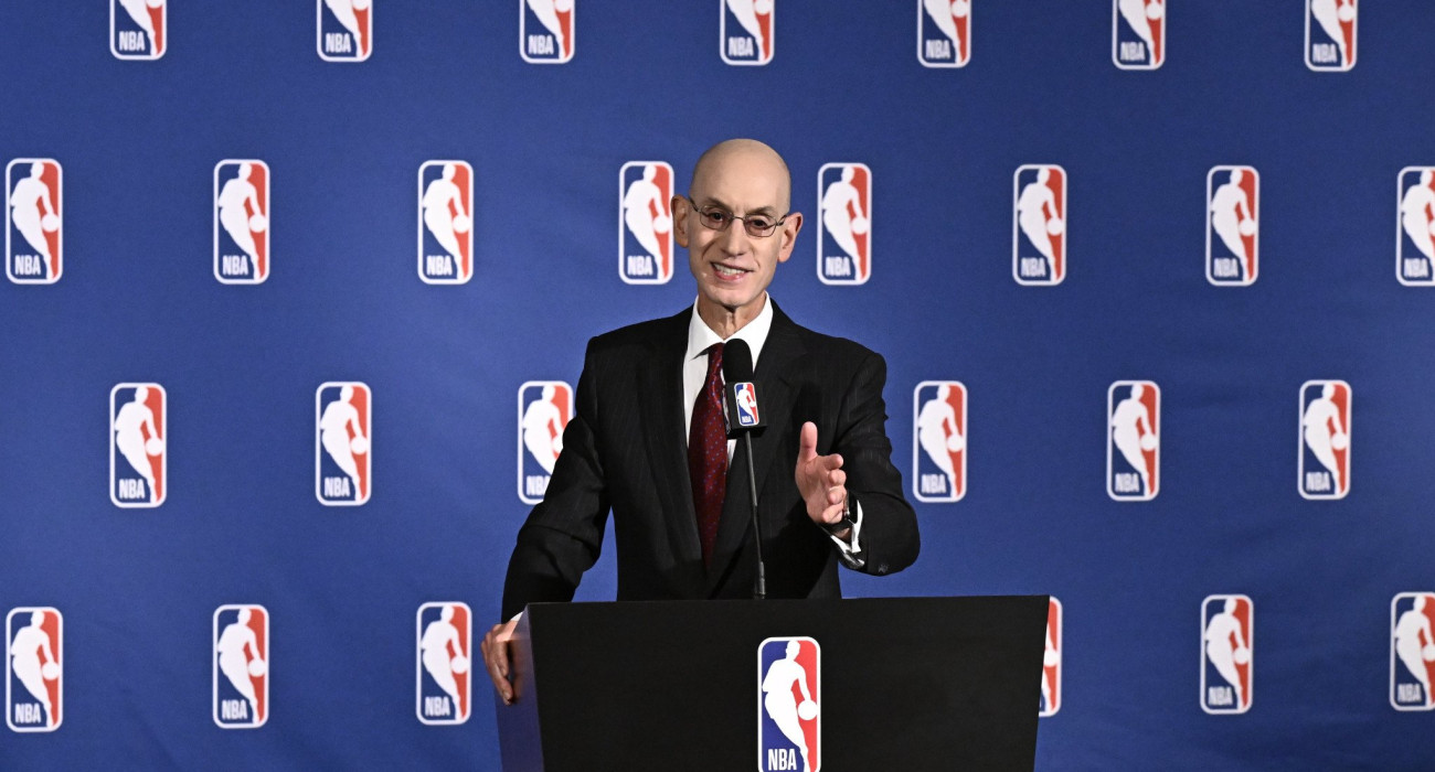 Ο κομισάριος του NBA, Άνταμ Σίλβερ / Πηγή: Getty Images