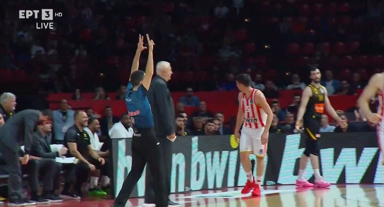 Το βλέμμα του Λαρεντζάκη στον πάγκο της ΑΕΚ μετά από καθοριστικό τρίποντο (video) Το βλέμμα του Λαρεντζάκη στον πάγκο της ΑΕΚ μετά από καθοριστικό τρίποντο (video)