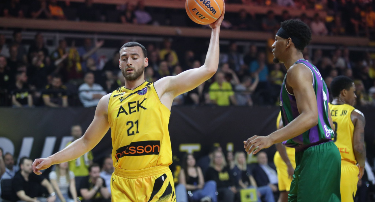 Ο Όμηρος Νετζήπογλου στο Athletiko: «Περήφανος για όλη την ομάδα της ΑΕΚ»