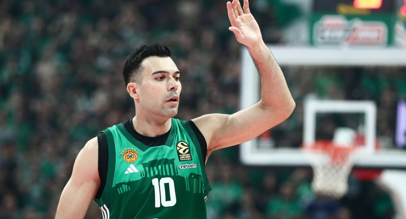 Ο Σλούκας βλέπει ξανά το τρελό buzzer beater με την Εφές: «Ας σουτάρω» (video) Ο Σλούκας βλέπει ξανά το τρελό buzzer beater με την Εφές: «Ας σουτάρω» (video)