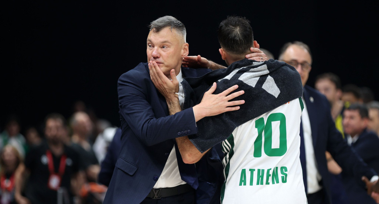 Οι «πράσινες» αγκαλιές του Γιασικεβίτσιους μετά τον ημιτελικό του Final 4 Οι «πράσινες» αγκαλιές του Γιασικεβίτσιους μετά τον ημιτελικό του Final 4