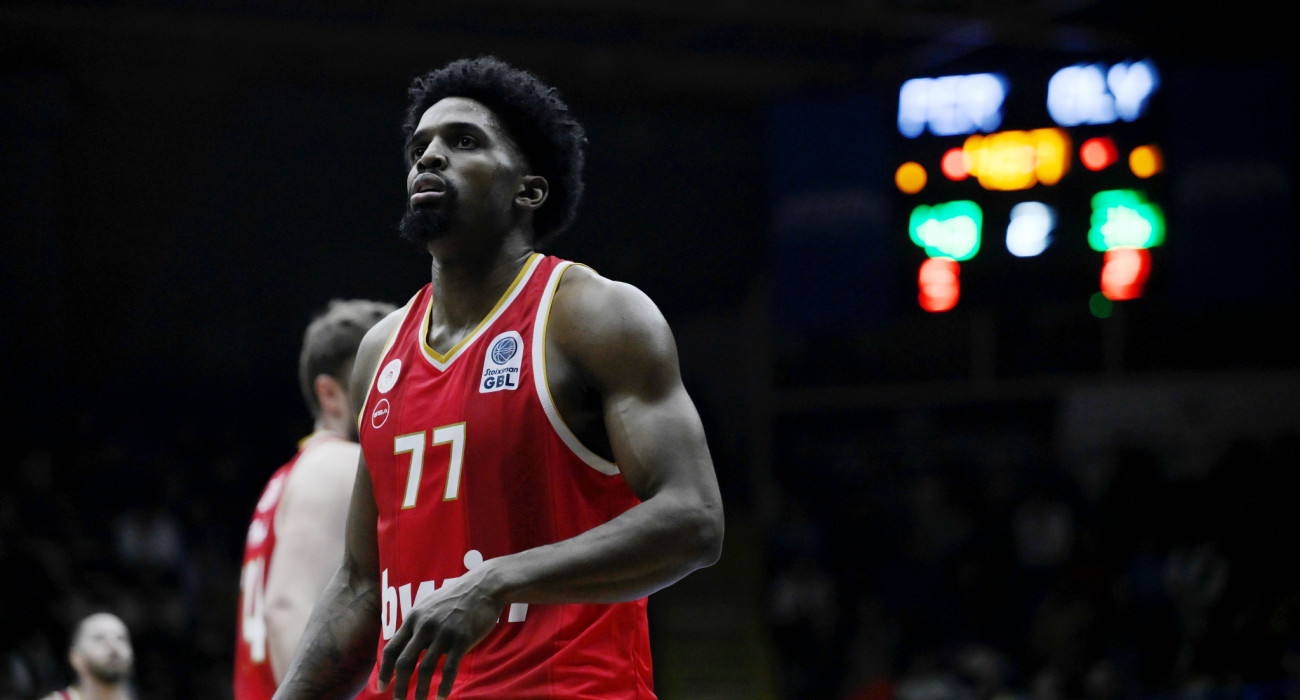 Εκτός εξάδας ξένων για το Game 1 των τελικών ο ΜακΚίσικ στον Ολυμπιακό Εκτός εξάδας ξένων για το Game 1 των τελικών ο ΜακΚίσικ στον Ολυμπιακό