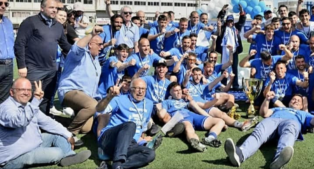 Αντιπεριφερειάρχης εγγυάται τη συμμετοχή της Ελλάς Σύρου στη Super League 2 Αντιπεριφερειάρχης εγγυάται τη συμμετοχή της Ελλάς Σύρου στη Super League 2