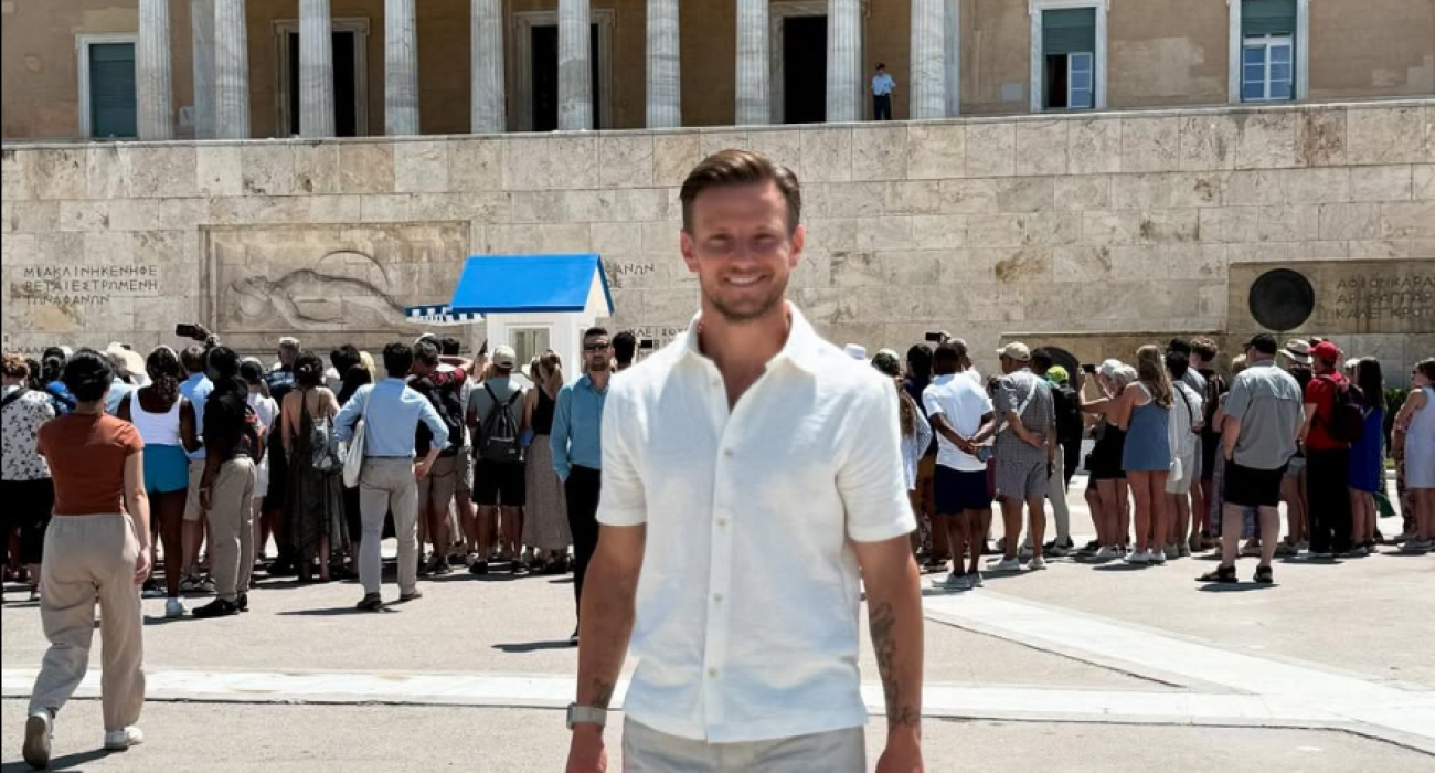 Στην Αθήνα ο Ράκιτιτς μαζί με την εντυπωσιακή σύζυγό του Στην Αθήνα ο Ράκιτιτς μαζί με την εντυπωσιακή σύζυγό του