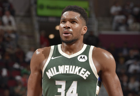 Εκτός δράσης ο Αντετοκούνμπο: Πόσο διάστημα θα απουσιάσει λόγω του τραυματισμού του στη γάμπα