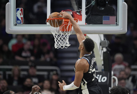 «Ο Ντόντσιτς ζήτησε από τους Λέικερς τον Αντετοκούνμπο»: Οι φήμες... οργιάζουν για το μέλλον του Γιάννη