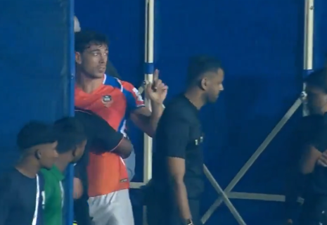 Απίστευτο σκηνικό: Πρώην παίκτης του Βόλου αποβλήθηκε λόγω του... εσωρούχου του