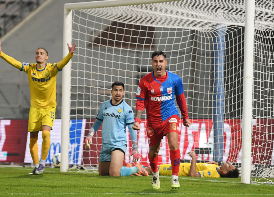 Με κορυφαίο τον Σιαμπάνη ο Βόλος νίκησε δύσκολα τον Παναιτωλικό και πάτησε ξανά στην 5η θέση