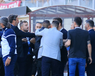 Χαμός στο ΑΕΛ - Ηρακλής και «πέσιμο» στην αποστολή! (vid) Χαμός στο ΑΕΛ - Ηρακλής και «πέσιμο» στην αποστολή! (vid)