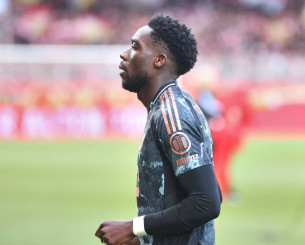 Ευχάριστα νέα με τον Ντέιβις στην Μπάγερν - Επέστρεψε στις προπονήσεις μετά από 8 μήνες