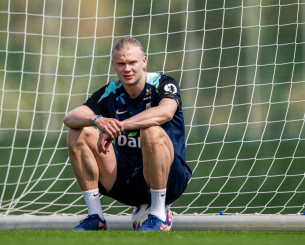 «Σαν δάσκαλος γεωγραφίας» - Τρελάθηκαν όλοι με την εμφάνιση του Χάαλαντ